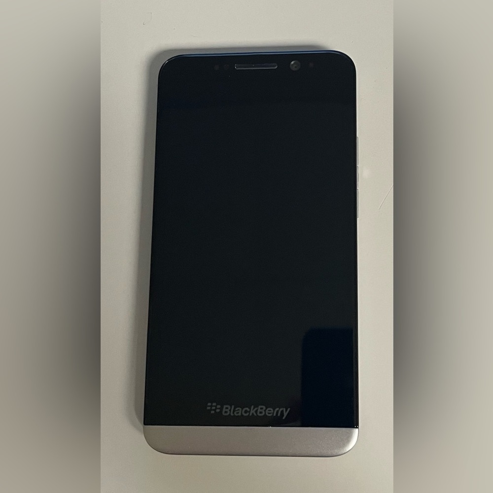 BlackBerry Z30 - Picture 2 of 4